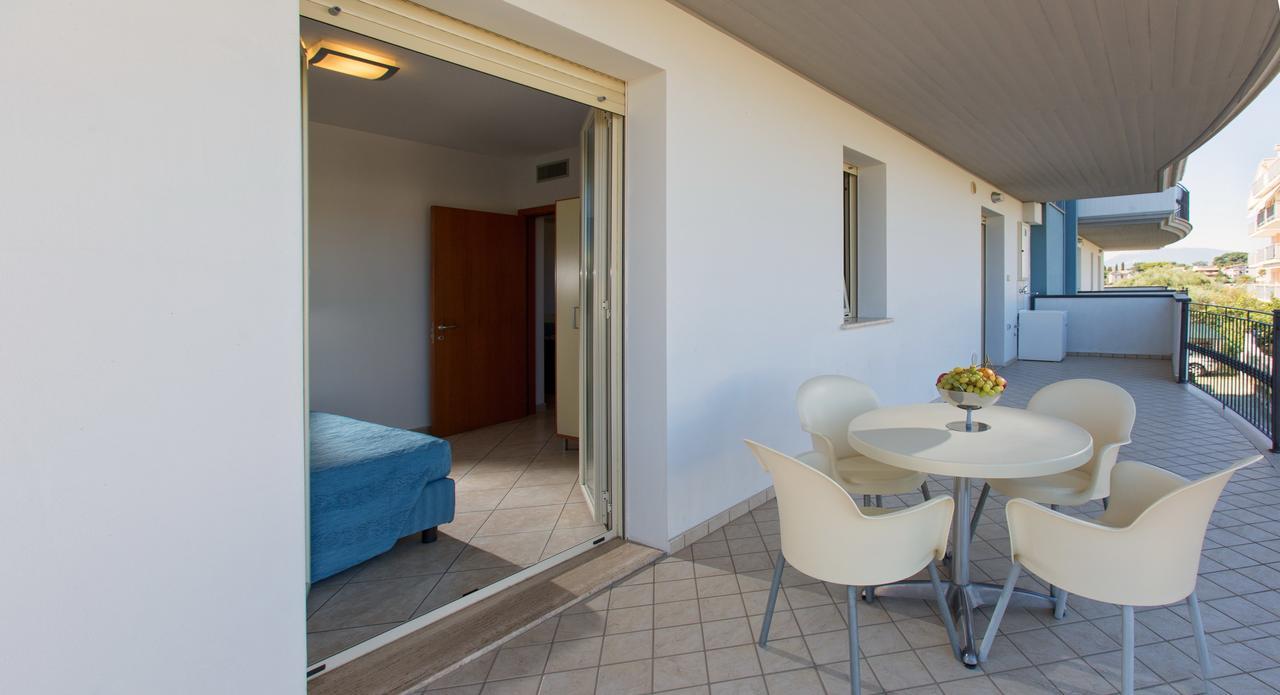 Residence Il Girasole 1 Alba Adriatica Kültér fotó