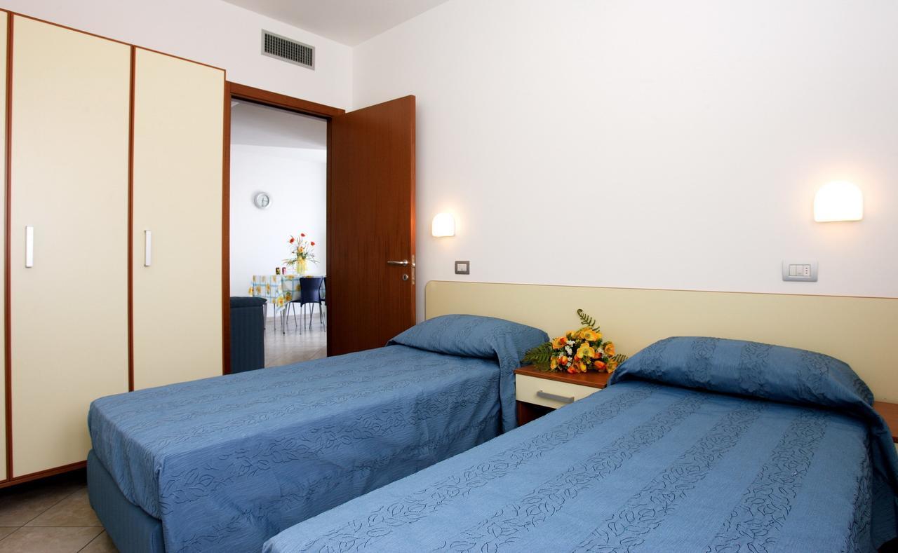 Residence Il Girasole 1 Alba Adriatica Kültér fotó
