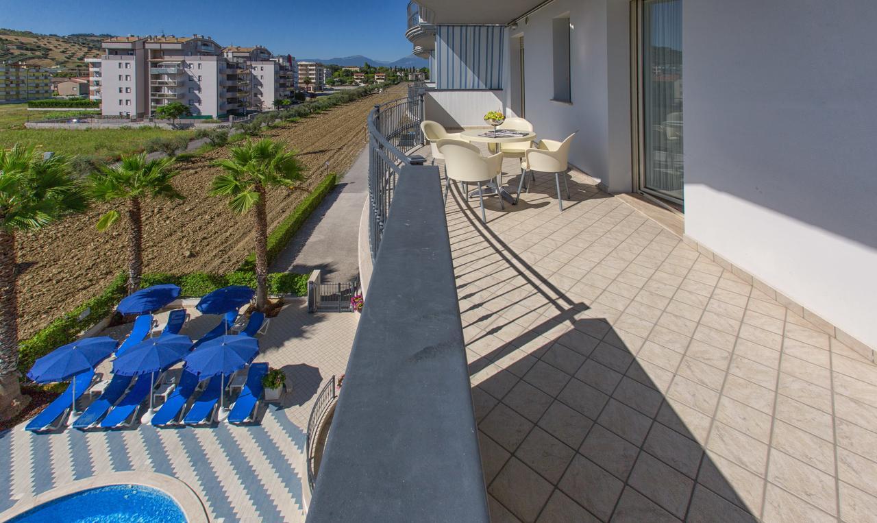 Residence Il Girasole 1 Alba Adriatica Kültér fotó